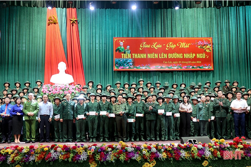 Can Lộc giao lưu, gặp mặt thanh niên lên đường nhập ngũ