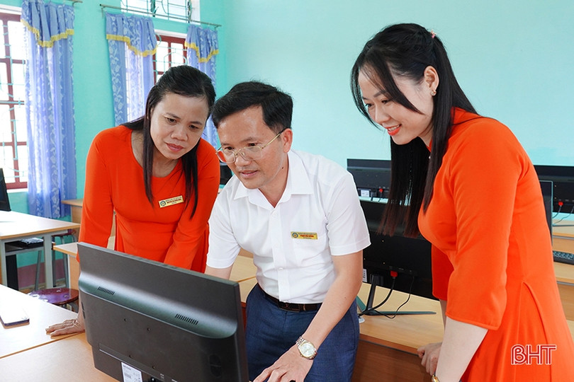 Trao tặng phòng máy tính cho trường học ở Nghi Xuân