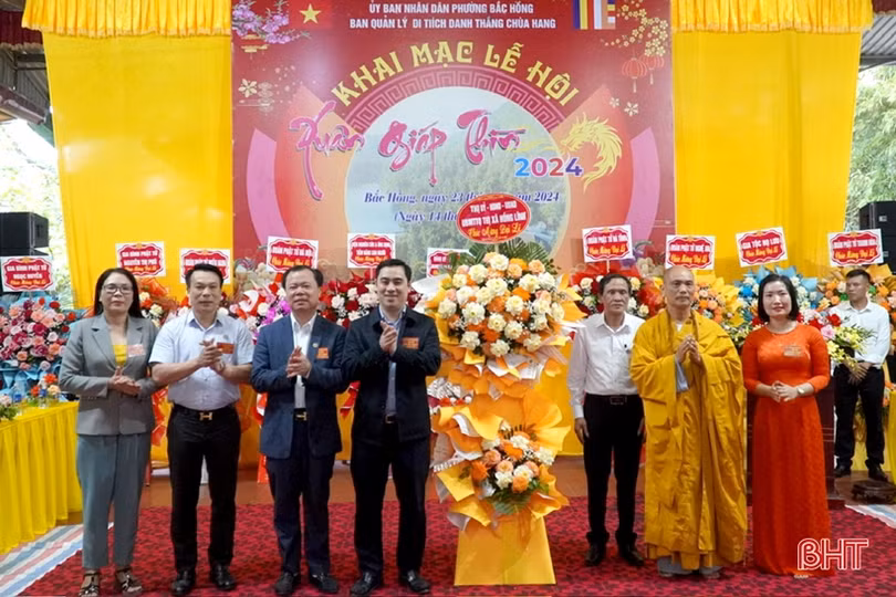 Danh thắng chùa Hang vào hội mùa xuân