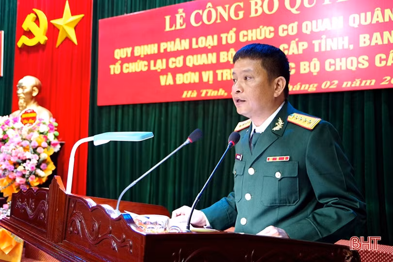 Công bố các quyết định về tổ chức lại cơ quan quân sự địa phương
