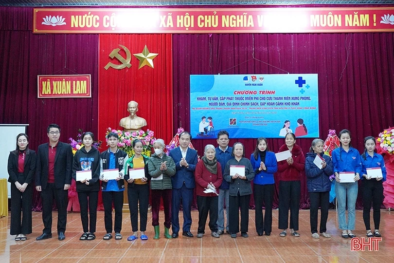 Khám, cấp thuốc cho 120 gia đình chính sách, hộ nghèo Nghi Xuân