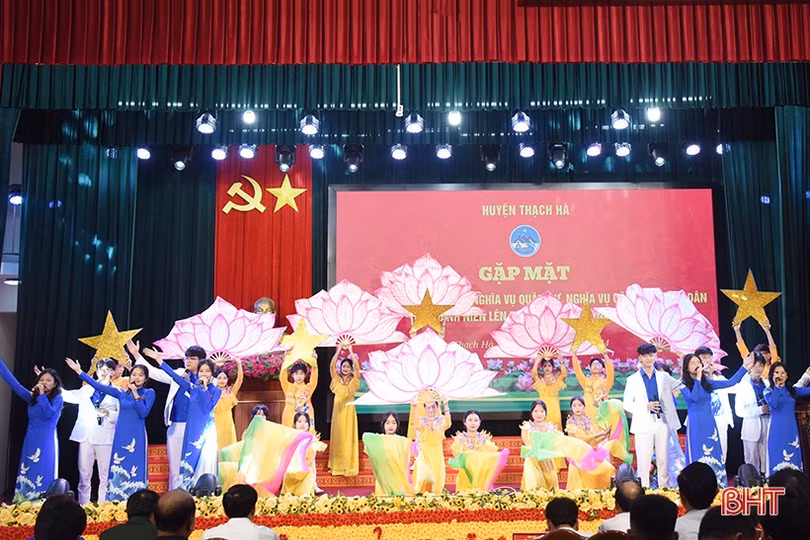 Thạch Hà gặp mặt thanh niên lên đường nhập ngũ