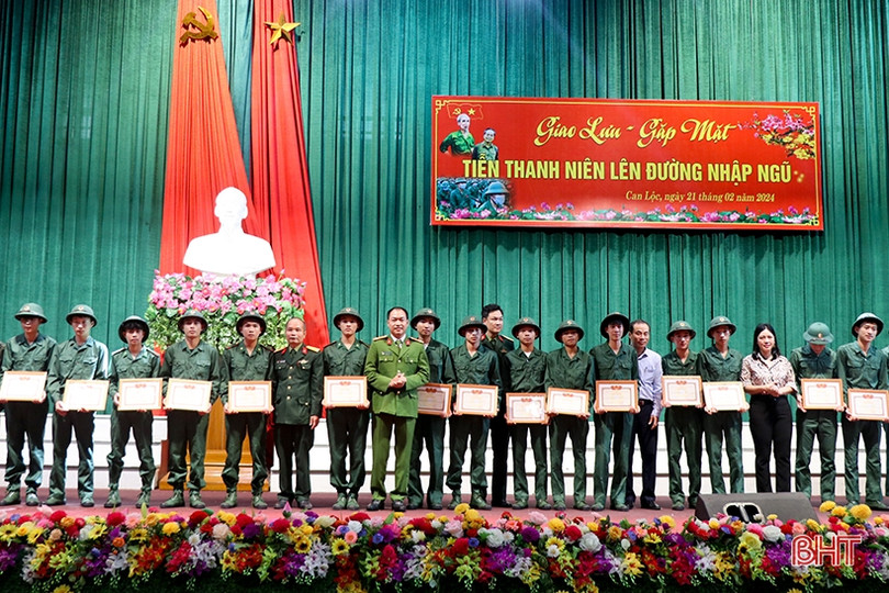Can Lộc giao lưu, gặp mặt thanh niên lên đường nhập ngũ