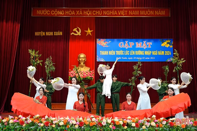 Ấm áp chương trình giao lưu, gặp mặt thanh niên lên đường nhập ngũ