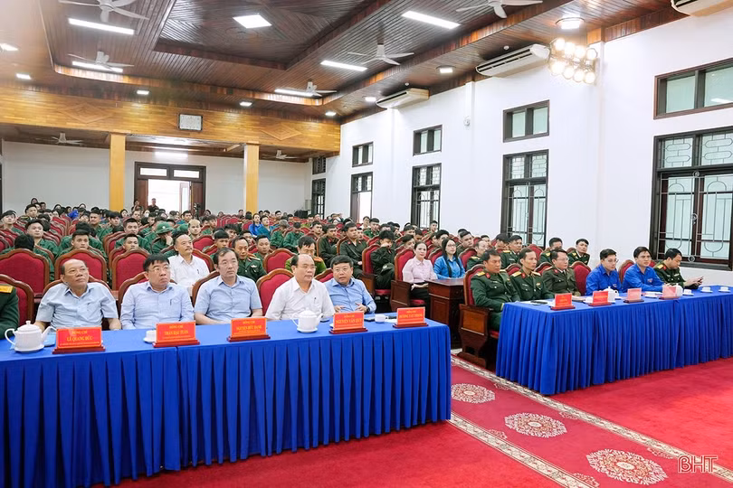 TP Hà Tĩnh gặp mặt thanh niên lên đường nhập ngũ