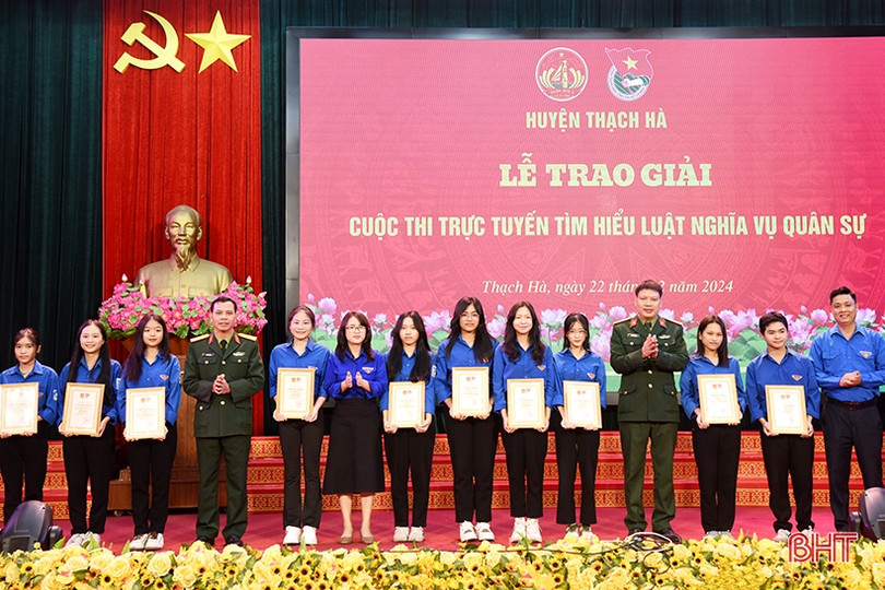 Thạch Hà gặp mặt thanh niên lên đường nhập ngũ