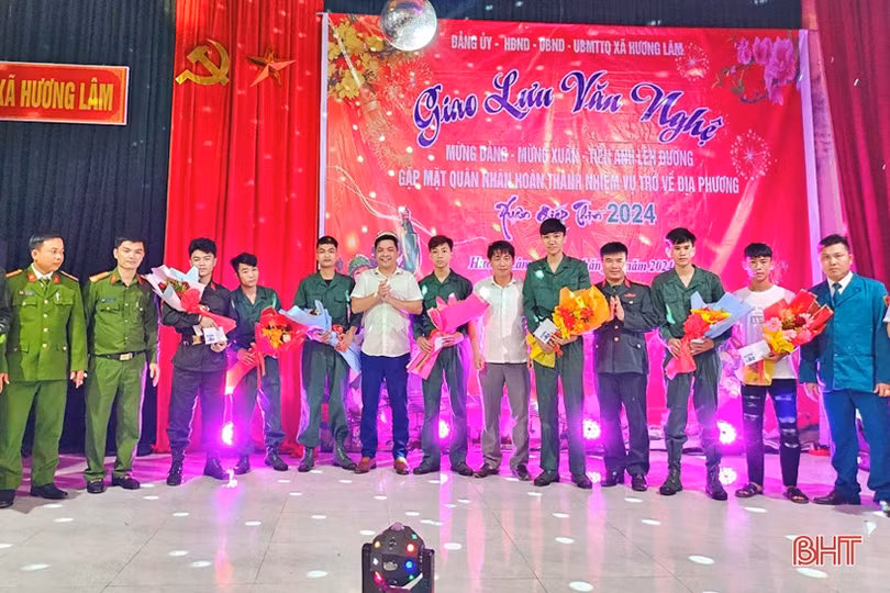 1.500 thanh niên Hà Tĩnh háo hức tòng quân