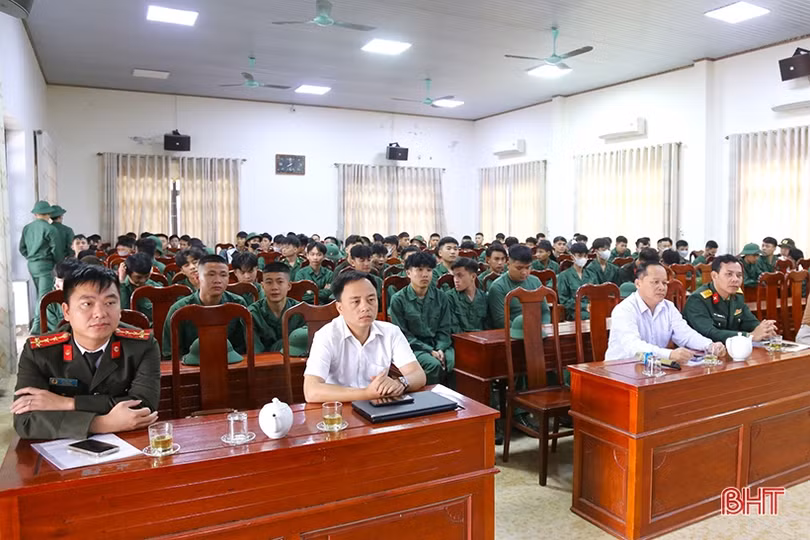 “Rèn thêm” bản lĩnh chính trị cho thanh niên trước lúc lên đường nhập ngũ
