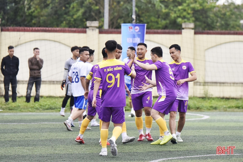 12 đội tham gia Giải Bóng đá nam thị xã Hồng Lĩnh