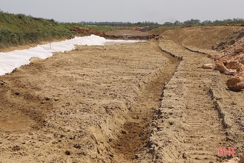 Đất, cát xây dựng giá cao làm khó nhà thầu ở Hà Tĩnh