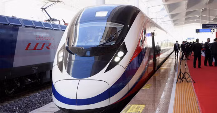 Đường sắt cao tốc Lào - Trung lần đầu chở khách xuyên biên giới dịp tết Bunpimay