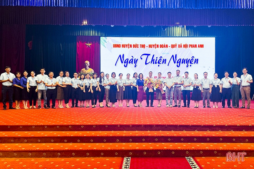 Quỹ xã hội Phan Anh trao học bổng 288 triệu đồng cho học sinh nghèo Đức Thọ