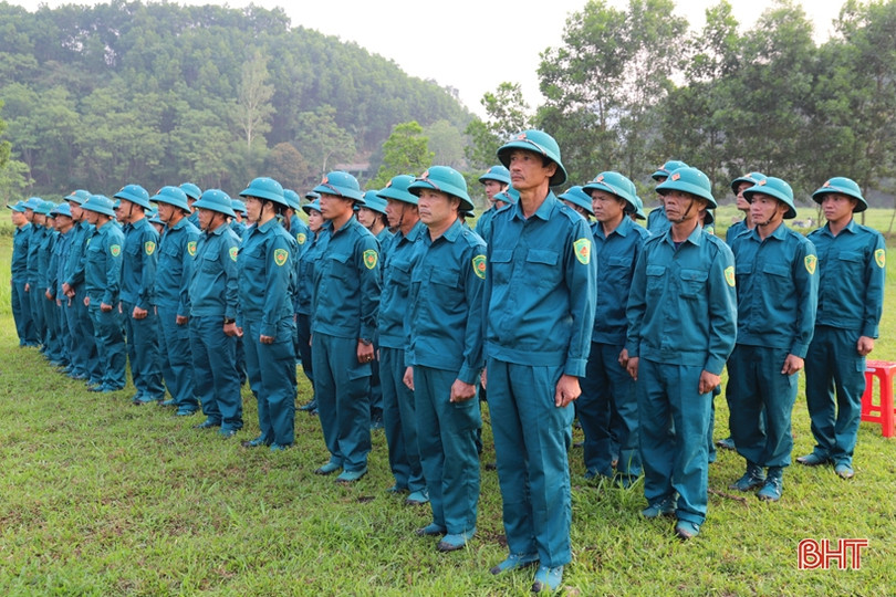 Lực lượng dân quân tự vệ ở Hương Sơn thực hành bắn đạn thật