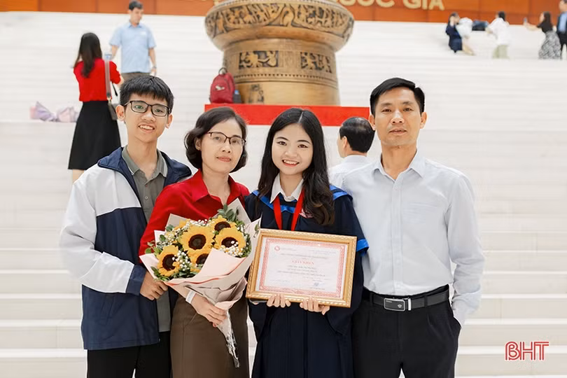 Nữ sinh quê Hà Tĩnh “bật mí” về hành trình đạt thủ khoa đầu ra Đại học Ngoại thương
