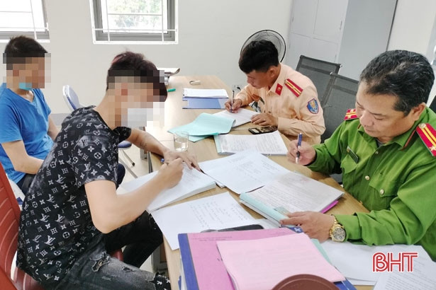 Xử lý trường hợp điều khiển xe máy “bốc đầu” trên đường phố Hà Tĩnh