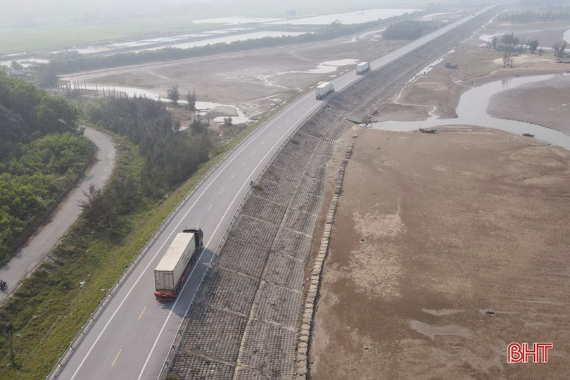 Kiểm tra việc chấp hành an toàn giao thông trên đường ven biển Hà Tĩnh ảnh 5 Kiểm tra việc chấp hành an toàn giao thông trên đường ven biển Hà Tĩnh