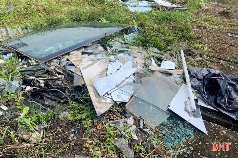 Rác thải lại ngổn ngang trên đường Ngô Quyền ở TP Hà Tĩnh