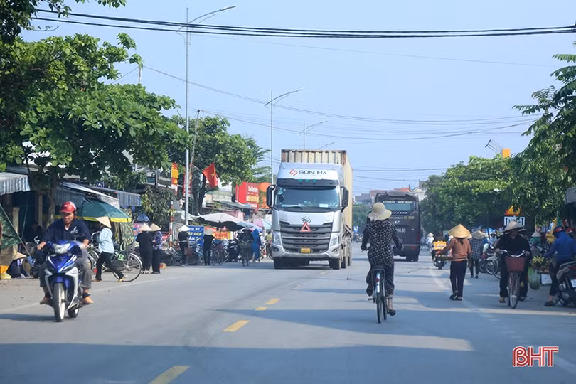 Vì sao nhiều xe đầu kéo, container “thích” vào đường ven biển Hà Tĩnh?