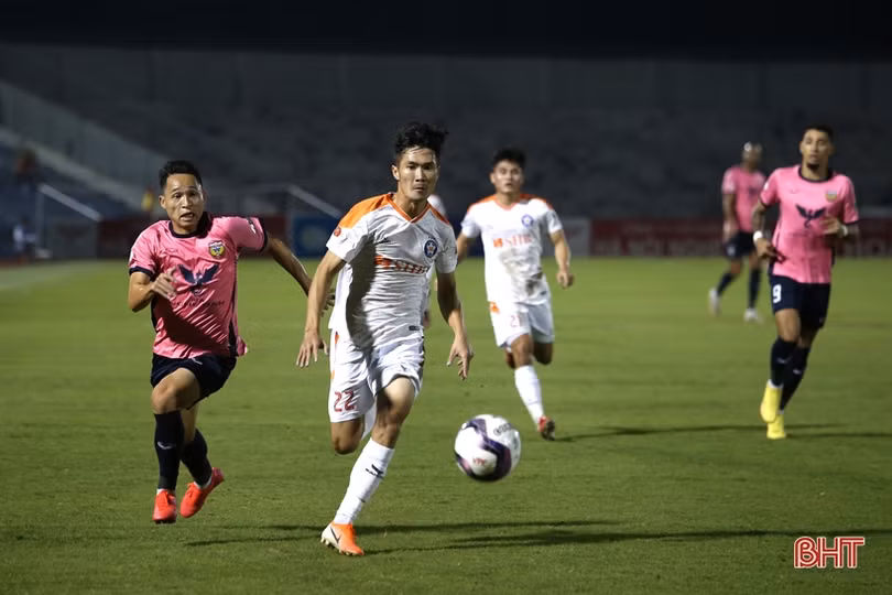 Hồng Lĩnh Hà Tĩnh có nhiều cơ hội để vượt qua SHB Đà Nẵng