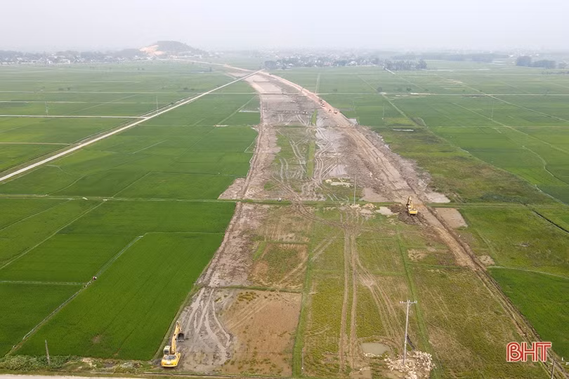 Hà Tĩnh gấp rút di dời hạ tầng đường điện phục vụ thi công cao tốc Bắc - Nam