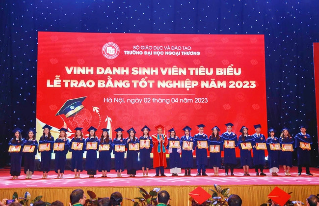 Đây là Tân Thủ khoa đầu ra Ngoại thương với GPA gần như tuyệt đối! - Ảnh 1. Nữ sinh vừa tốt nghiệp Ngoại thương với GPA gần như tuyệt đối!