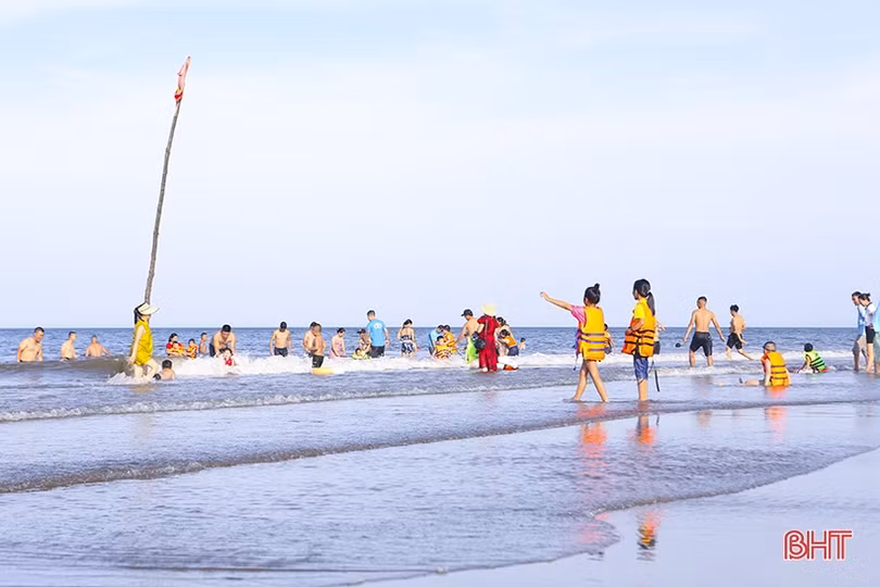 Biển Hà Tĩnh gọi mời du khách