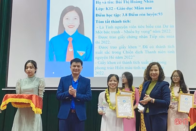 Xứng danh “Sao tháng Giêng”, “Sinh viên 5 tốt” của Trường Đại học Hà Tĩnh