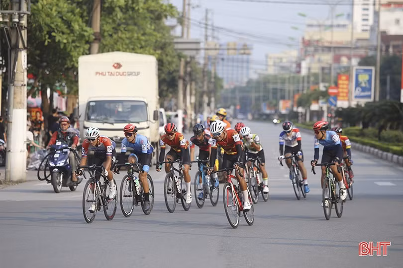Xem cua-rơ tranh Cúp HTV - Tôn Đông Á trổ tài chặng qua Hà Tĩnh