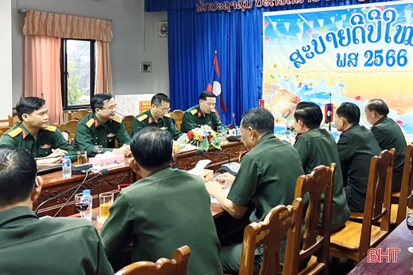 Bộ CHQS Hà Tĩnh chúc tết cổ truyền lực lượng vũ trang 3 tỉnh nước bạn Lào