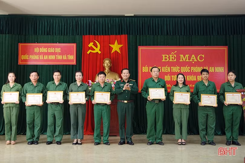 Hoàn thành bồi dưỡng kiến thức QP-AN cho 88 cán bộ, công chức