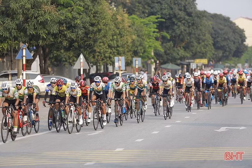 Xem cua-rơ tranh Cúp HTV - Tôn Đông Á trổ tài chặng qua Hà Tĩnh