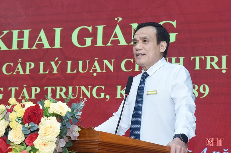 Khai giảng lớp lý luận chính trị cho cán bộ Agribank Hà Tĩnh