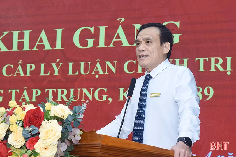 Khai giảng lớp lý luận chính trị cho cán bộ Agribank Hà Tĩnh