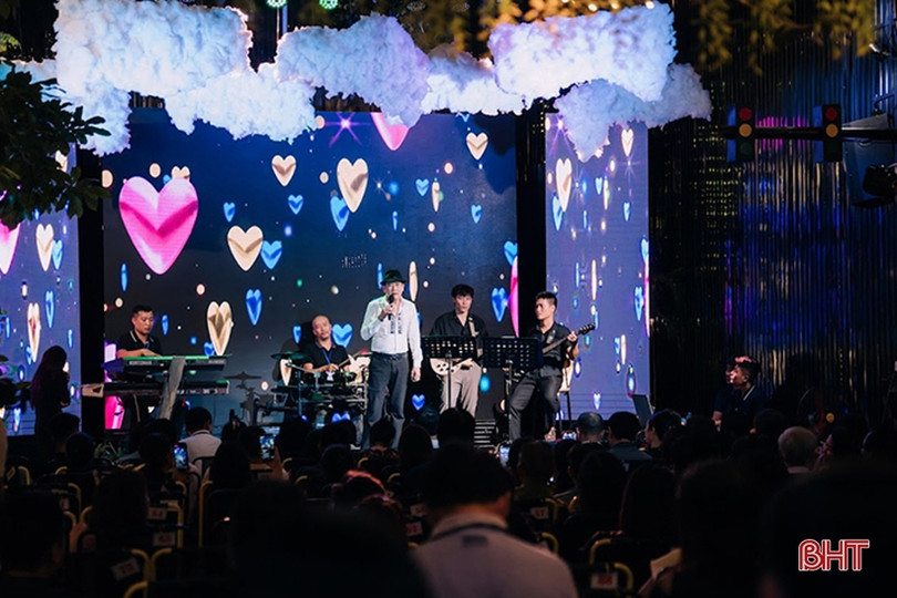 Chủ Bụi cà phê - người tiên phong đem hát live về Hà Tĩnh ảnh 6 Chủ Bụi cà phê - người tiên phong đem hát live về Hà Tĩnh