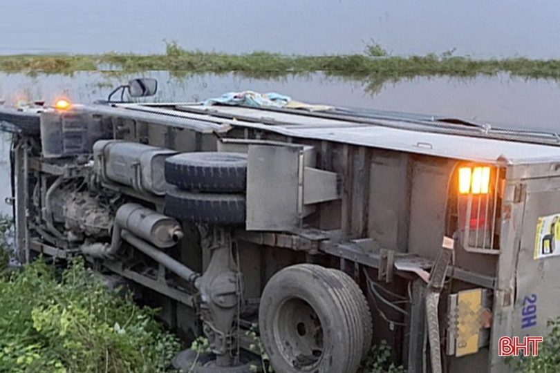 4 ô tô tông nhau trên QL 1 tuyến tránh TP Hà Tĩnh