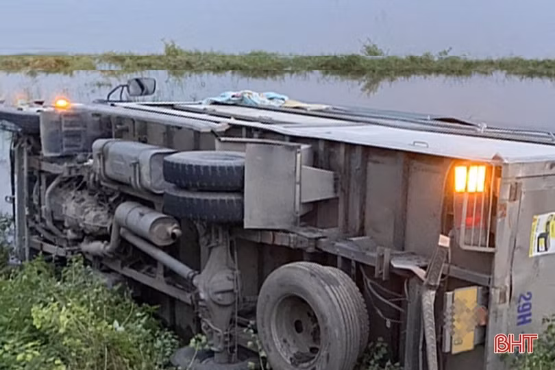 4 ô tô tông nhau trên QL 1 tuyến tránh TP Hà Tĩnh