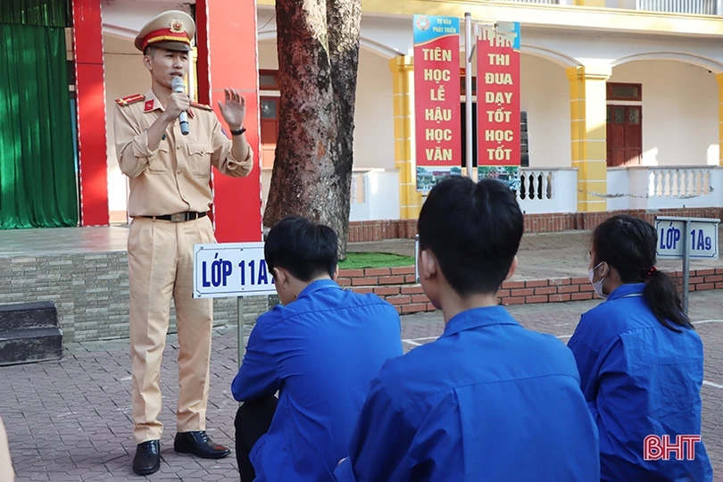 Tưởng niệm nạn nhân tử vong do tai nạn giao thông ở Cẩm Xuyên