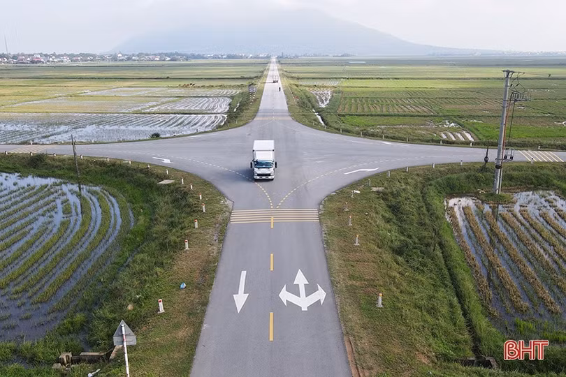 Lý giải nguyên nhân tiềm ẩn tai nạn tại 1 ngã tư trên đường ven biển