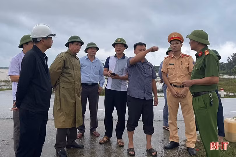 Kịp thời ứng cứu 9 công nhân bị nước lũ cô lập