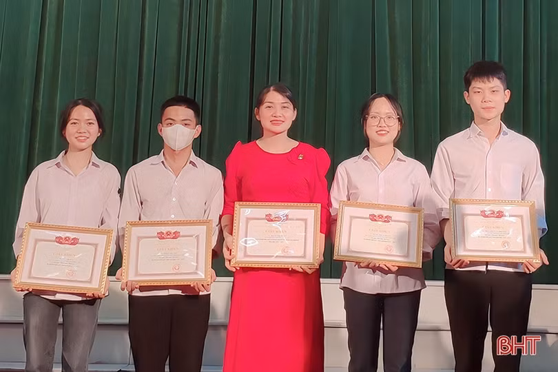 Cô giáo dành trọn tâm huyết với học trò trên miền “đất lửa” Đồng Lộc