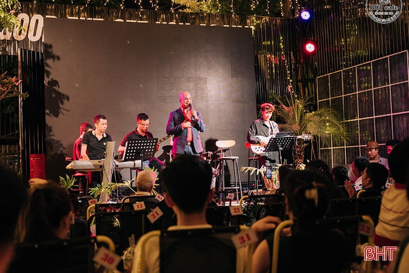 Chủ Bụi cà phê - người tiên phong đem hát live về Hà Tĩnh ảnh 3 Chủ Bụi cà phê - người tiên phong đem hát live về Hà Tĩnh
