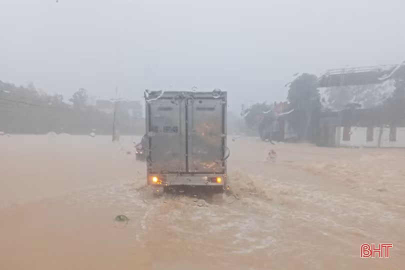 Hà Tĩnh: Nhiều nơi sạt lở, ngập lụt, giao thông bị chia cắt