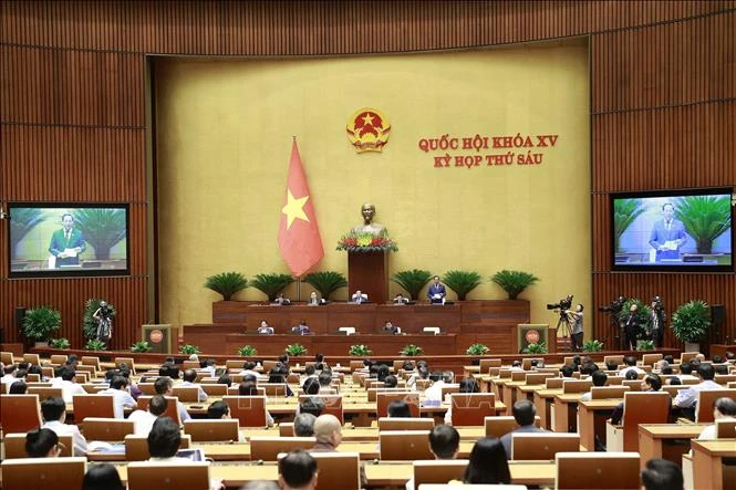 Quốc hội thảo luận tại hội trường về phát triển kinh tế - xã hội