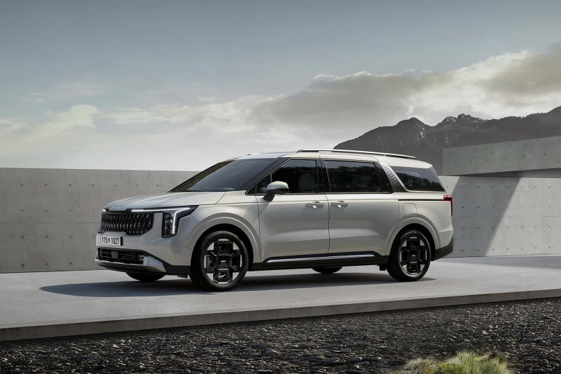 Soi chi tiết ngoại thất Kia Carnival 2024 ngoài đời thực