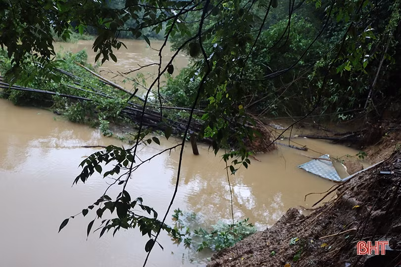 Liên tiếp sạt lở sông Ngàn Mọ, người dân vùng hạ du Kẻ Gỗ bất an