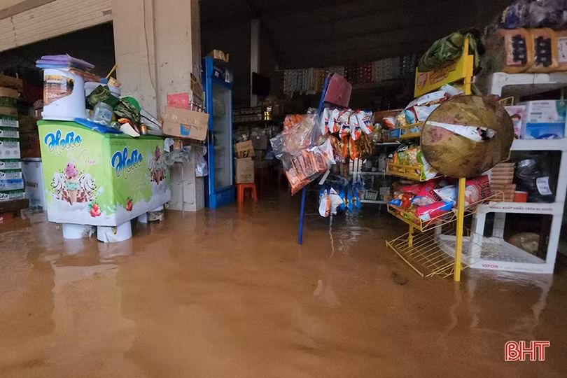 Mưa lũ gây thiệt hại nặng tại nhiều địa phương ở Hà Tĩnh