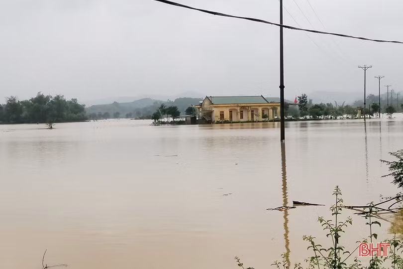 Hà Tĩnh: Nhiều nơi sạt lở, ngập lụt, giao thông bị chia cắt