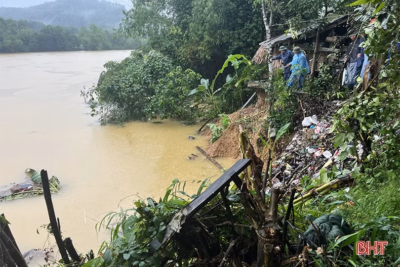 505 hộ dân ở Vũ Quang bị cô lập do mưa lũ