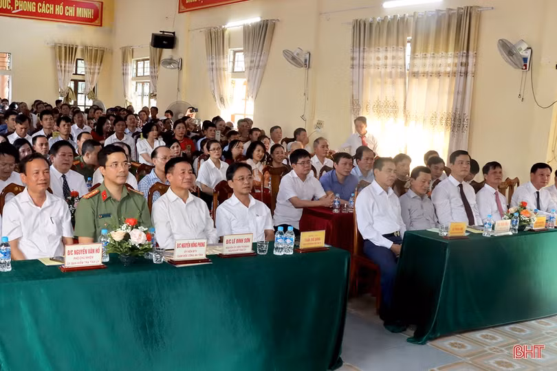 Lâm Trung Thủy đón bằng công nhận xã đạt chuẩn nông thôn mới kiểu mẫu