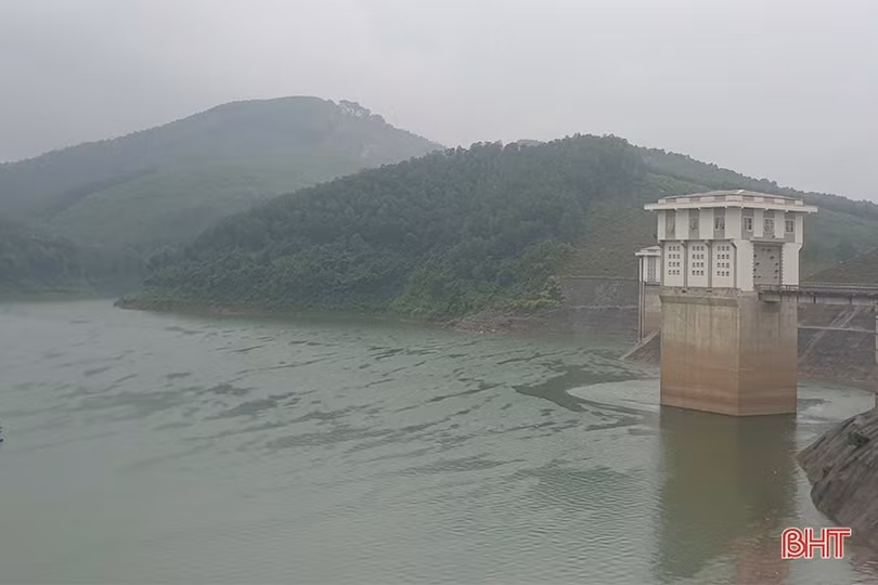 Hồ Ngàn Trươi “cắt lũ” gần 237 triệu m<sup>3</sup> nước cho vùng hạ du